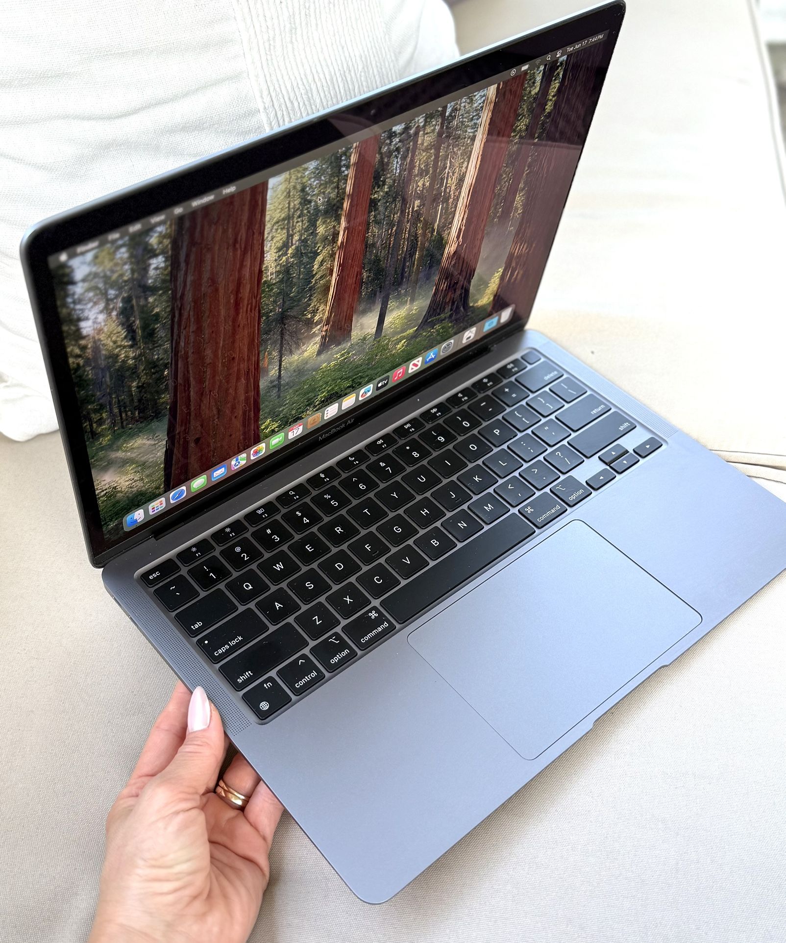 Apple 2020 MacBook Air 💻 13-inch 8Gb/256 SSD Laptop 
