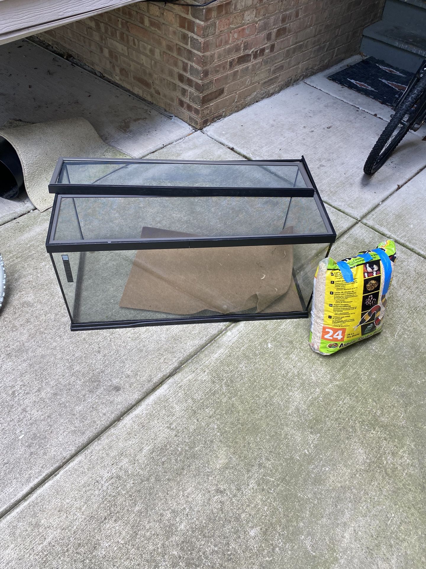 Reptile Tank And Snake Bedding