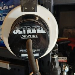 Jet real hanging rejectable garage light