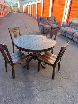 Round dining table with 4 chairs