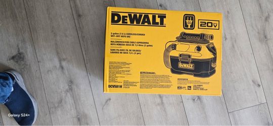 DeWalt  2 gallon corded/cordless dry-wet HEPA/VACUUM  20V