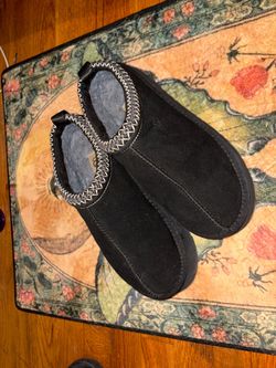 Uggs Black platform W9