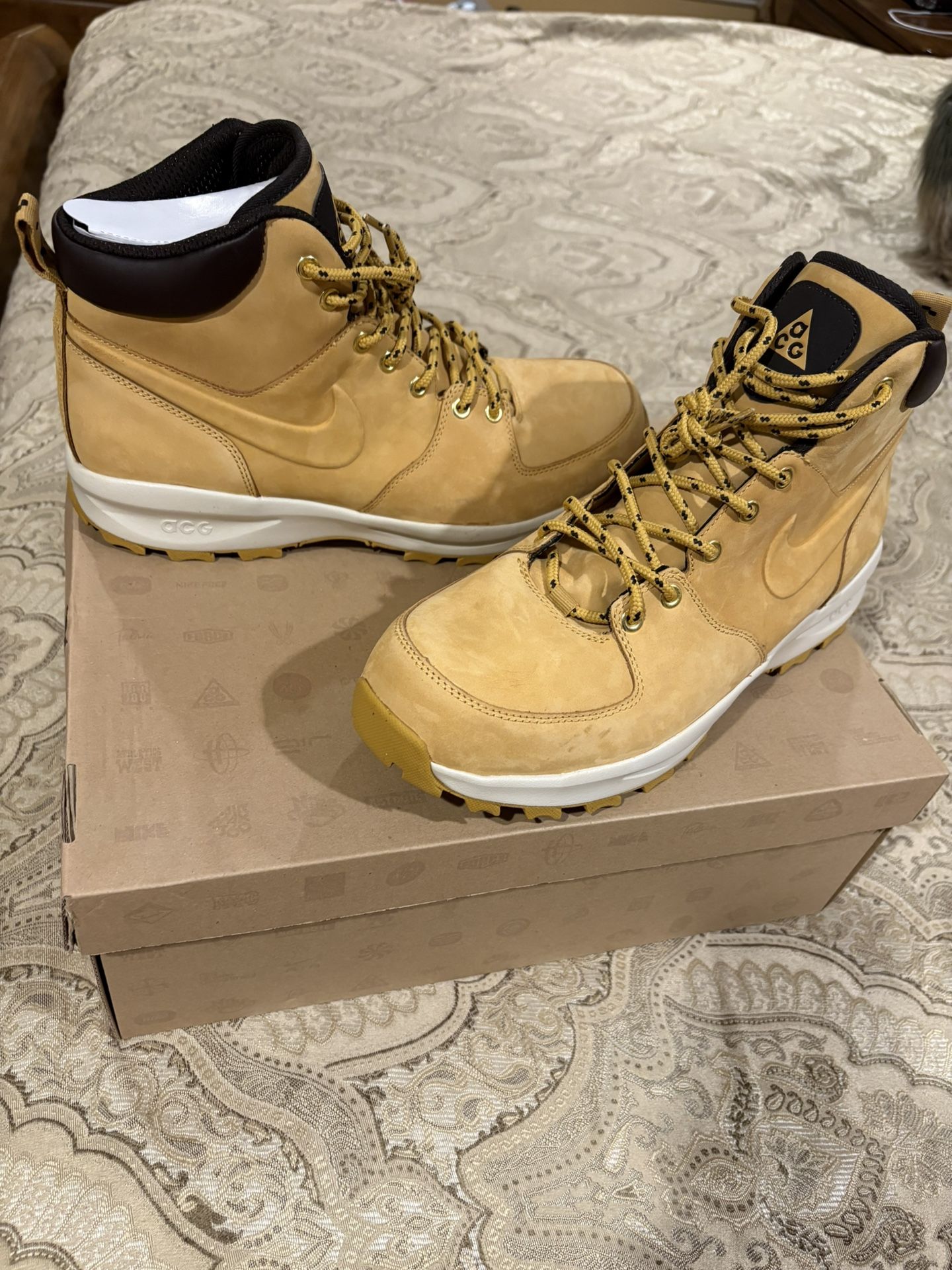Nike Manoa Leather Hiking Boots *BRAND NEW*
