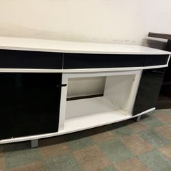 TV Stand W/Blue Tooth Spkrs 
