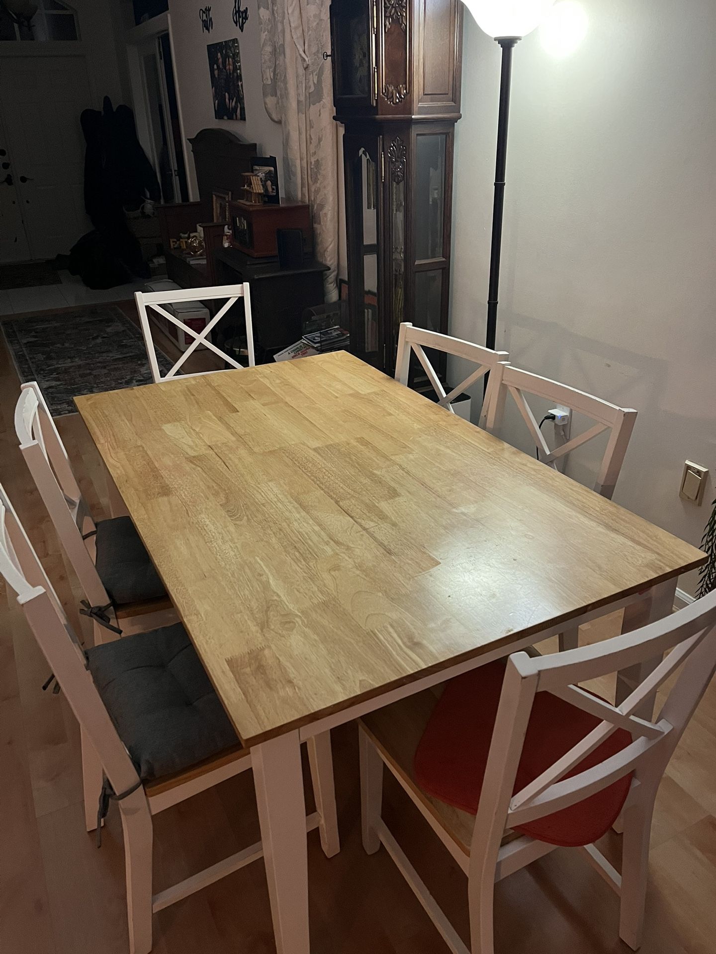 Dining Table w 6 Chairs