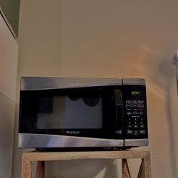 West Bend WB 0.9 Microwave Stainless