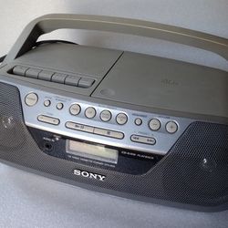 Boombox Sony Cassette Player/Recorder/CD Player 
