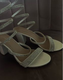 Steve Madden White Strappy Heels – Size 7.5