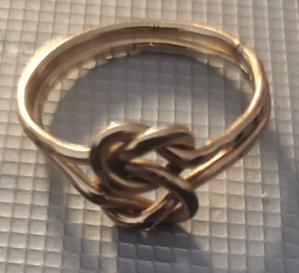 10kt Gold Knot Ring