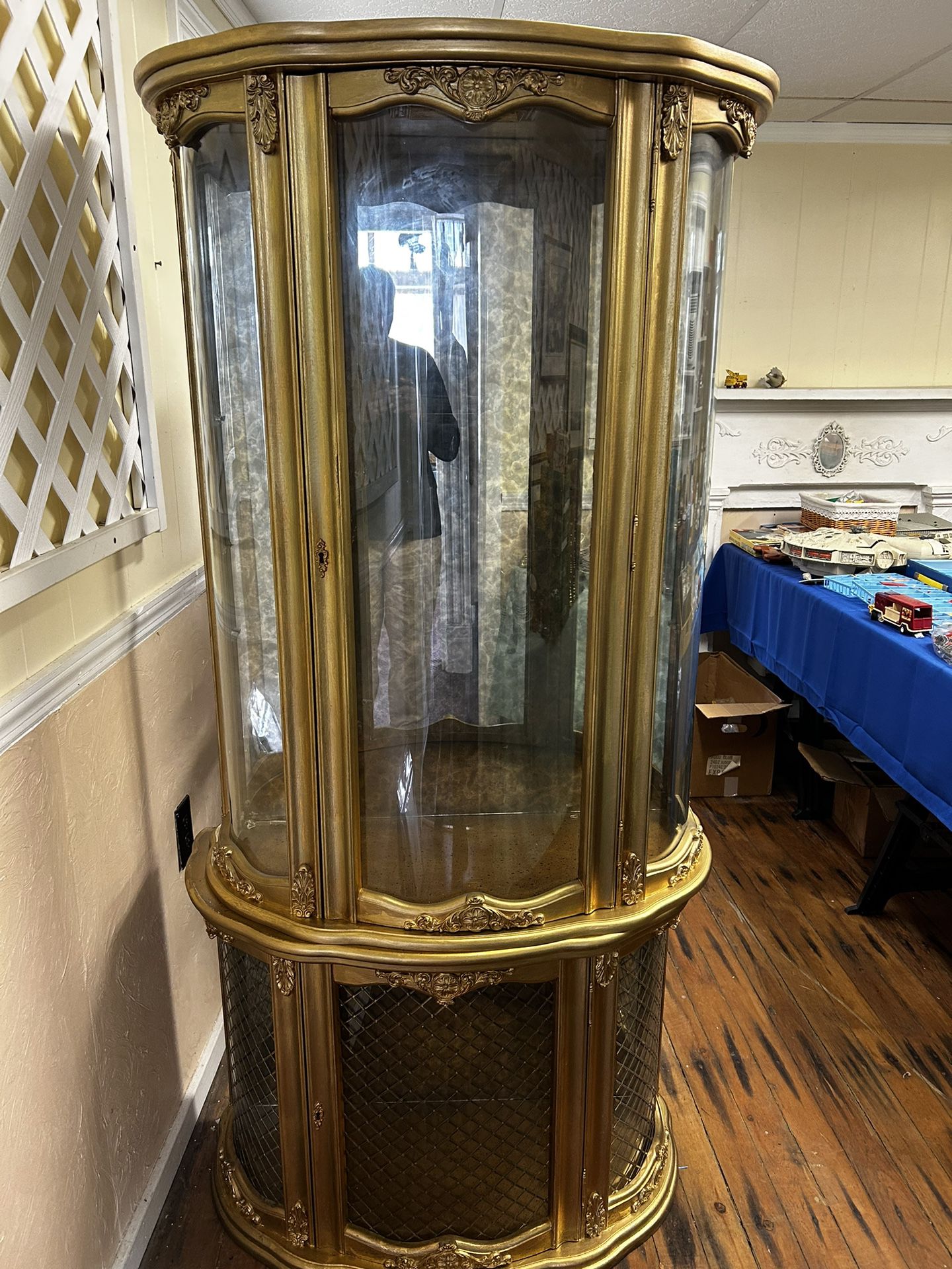 Antique Curio Cabinet $100,00