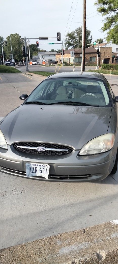 2003 Ford Taurus