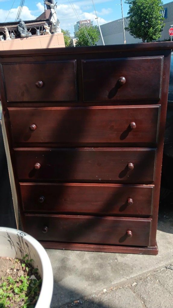 Dresser