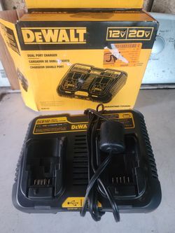 DEWALT
12V to 20V MAX Lithium-Ion Dual Port Jobsite Charging Station with (2) USB Ports