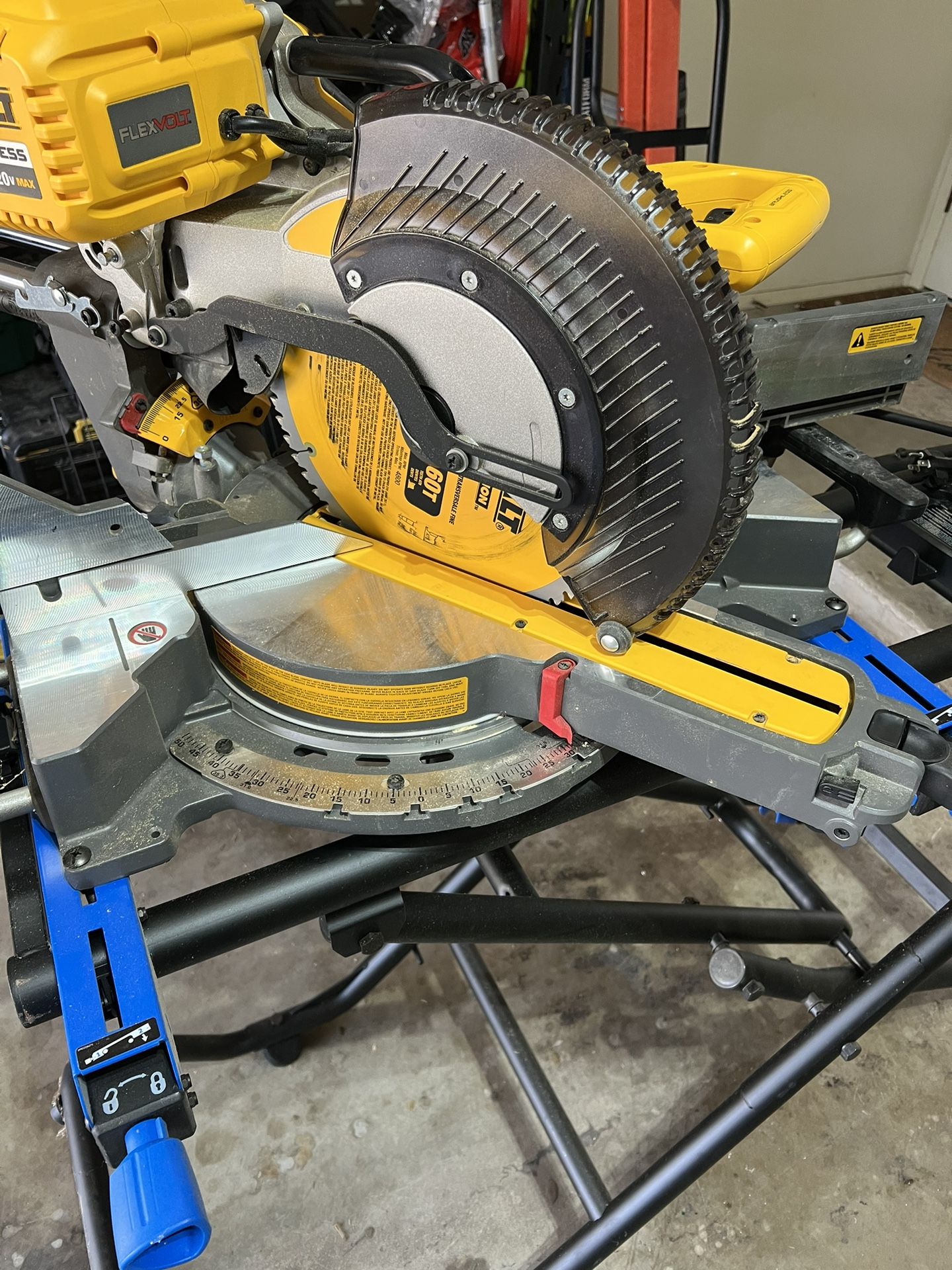 Dewalt 120v 12 Inch Miter Saw With Stand