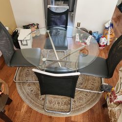 Dinning Table With 4 Chairs