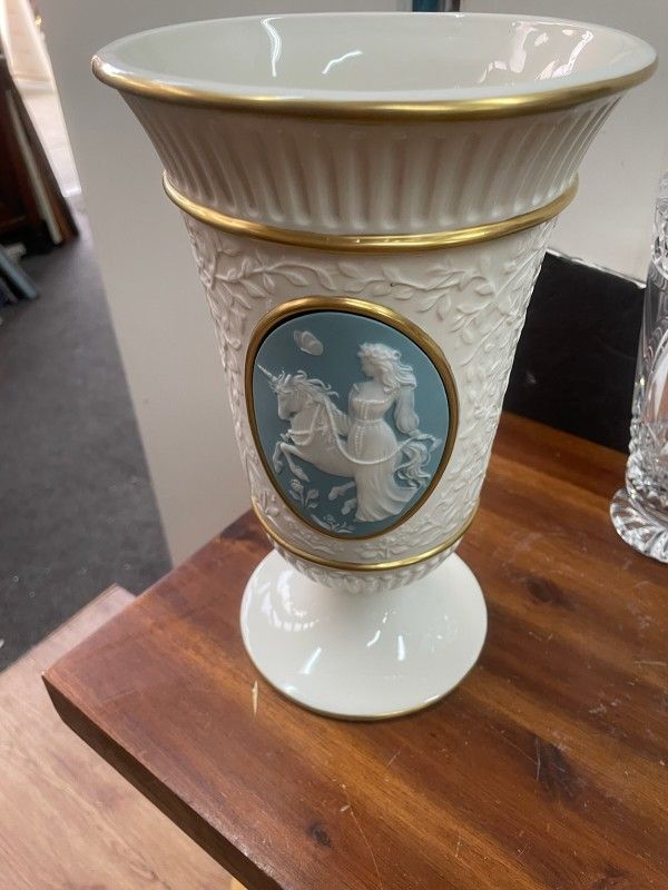 Vintage Large Franklin Mint Lady And The Unicorn Vase 13