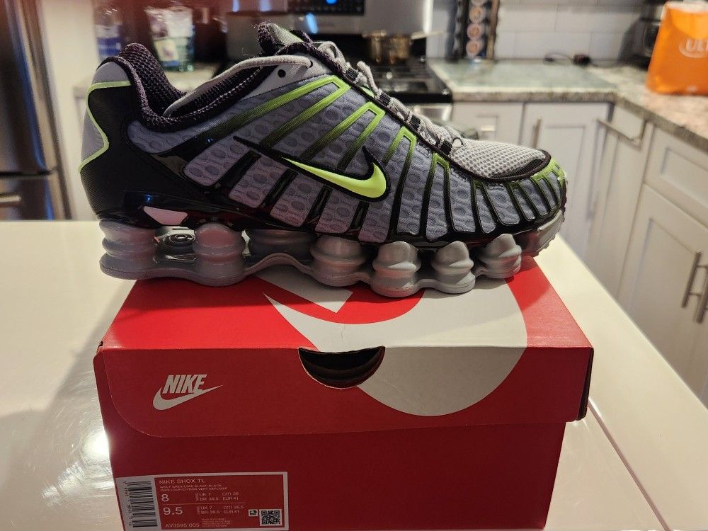 WOMEN'S NIKE SHOX TL SIZE 9.5 "NEW NEVER WORN"
