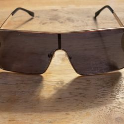 Burberry Sunglasses In Perfect Condition 