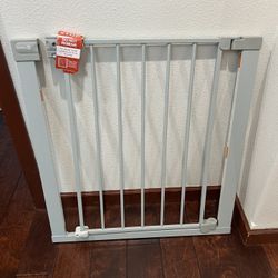 Safety 1st Auto close gate 
