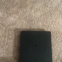  PS4 Slim Comes With 2controllers And/ETC
