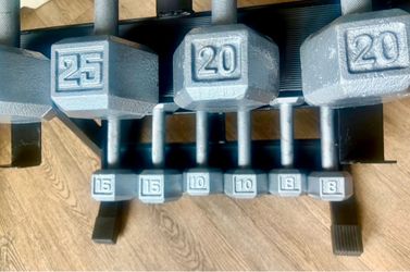 In NEW Condition Set Of Cast Iron Hex Dumbbells 8s, 10s, 15s 20s  And  25s. Total: 156 lbs [ RACK NOT INCLUDED]