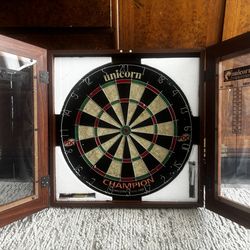 Dartboard & Cabinet