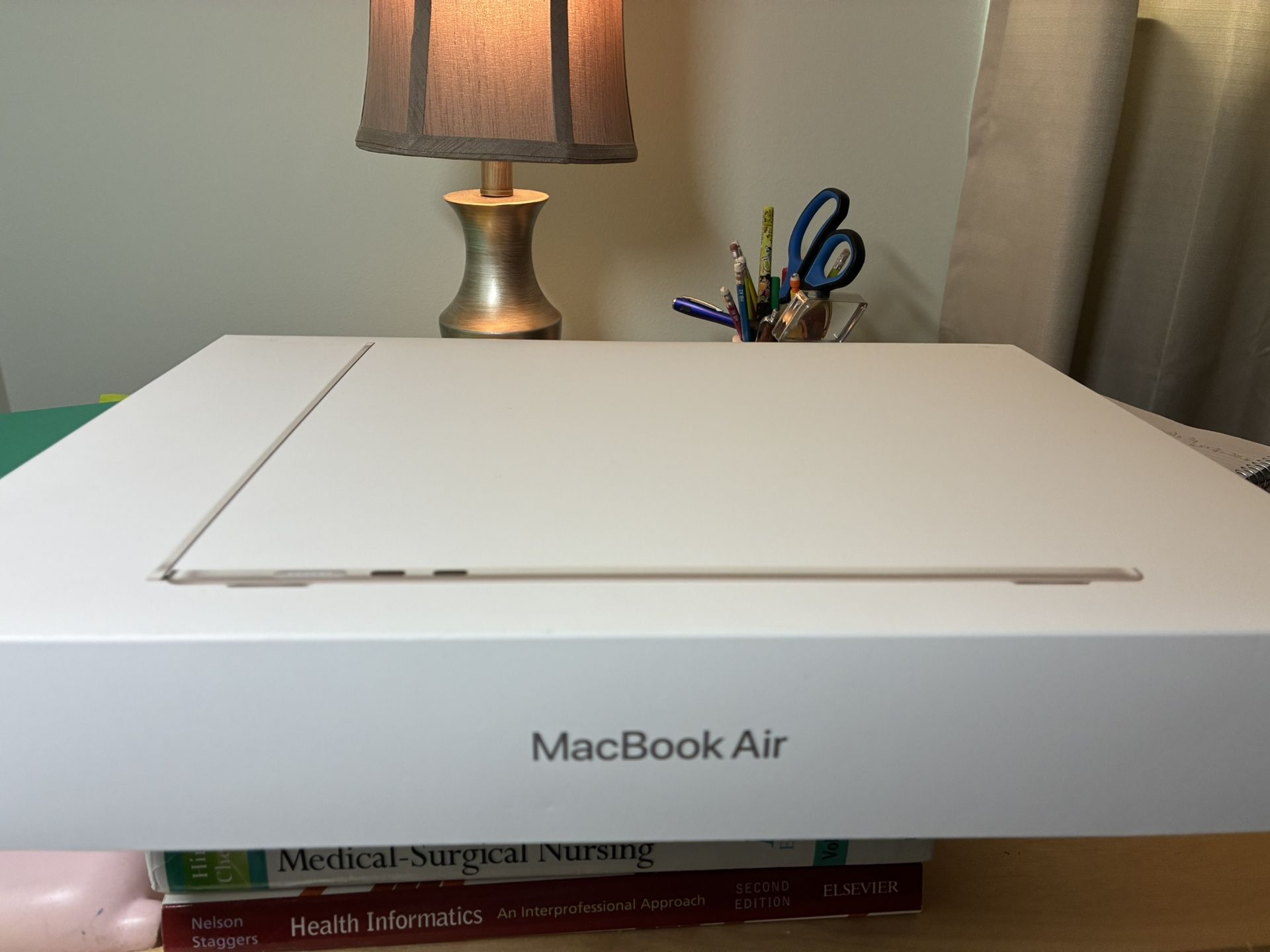 Like New MacBook Air With Box Starlight M3
