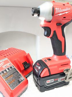 M18 Milwaukee ULTRA COMPACT Impact Drill Combo 