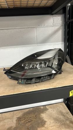 Tesla model 3 light