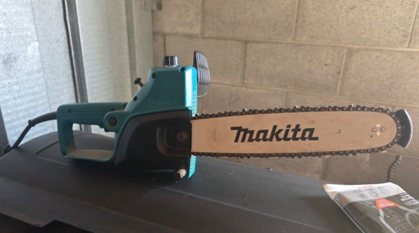 Makita Corder Chainsaw 