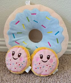 Itzy Ritzy Snuggleverse Donut plush
