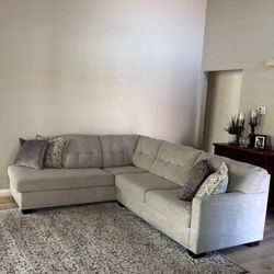 Couch 103x90 Great Condition