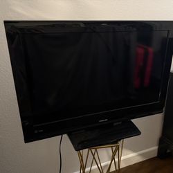 Toshiba 32” LCD TV