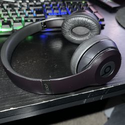 Beats Solo 3 (Shipping Available)