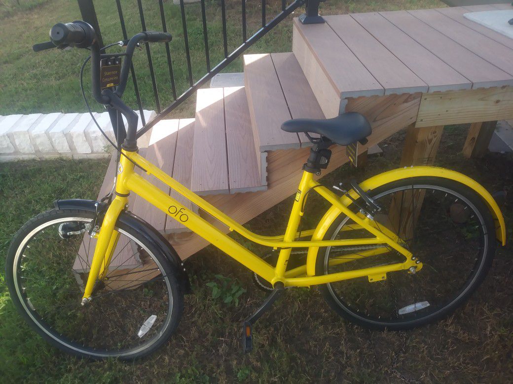 Yellow and black OFO cruiser bike