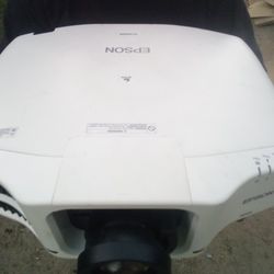 Epson Pro  67200w  Projector