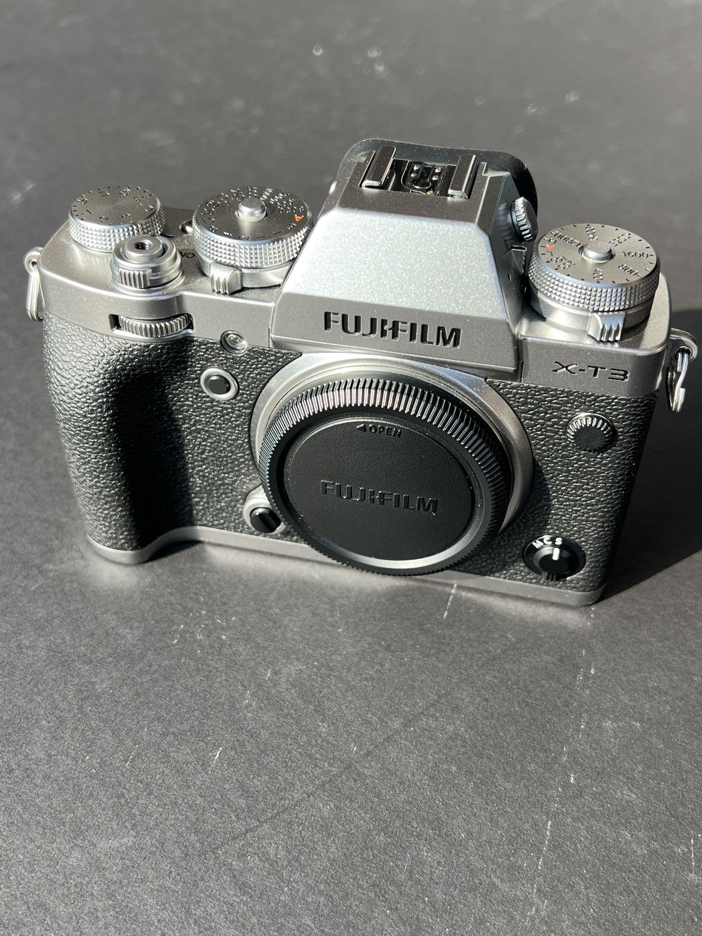 Fujifilm X-T3 Silver in Like New Condition-Body Only