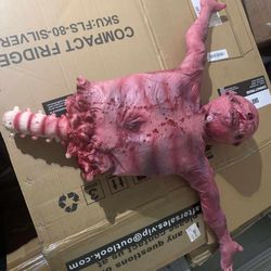 Halloween Bloody Half Body, 30 inch Latex Skinned Half Body for Haunted House Halloween Party Indoor Outdoor Decoration