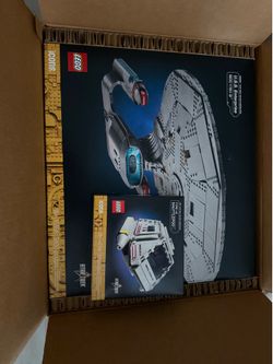 Lego StarShip Enterprise with GWP shuttle craft