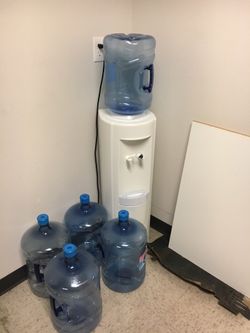 Water Dispenser With 5 Jugs $150