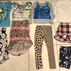 Excellent condition. Beautiful Girls’s clothes size 7.Look the pictures.