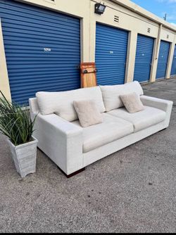 ASHLEY FURNITURE LARGE SOFA🤍