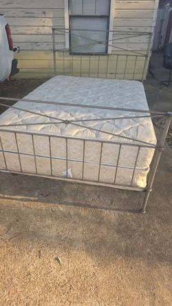 🛏️ **FULL SIZE BED SET FOR SALE – $70** 🛏️