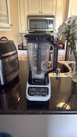 Ninja Professional 1000W Blender – 72oz Pitcher – Great Condition