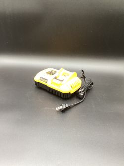 DEWALT 20V/60V  FLEXVOLT FAST CHARGER**(FINANCIAMOPS/WE FINANCE)**