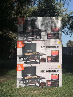 Blackstone 28" Griddle with Hood and Shelves
