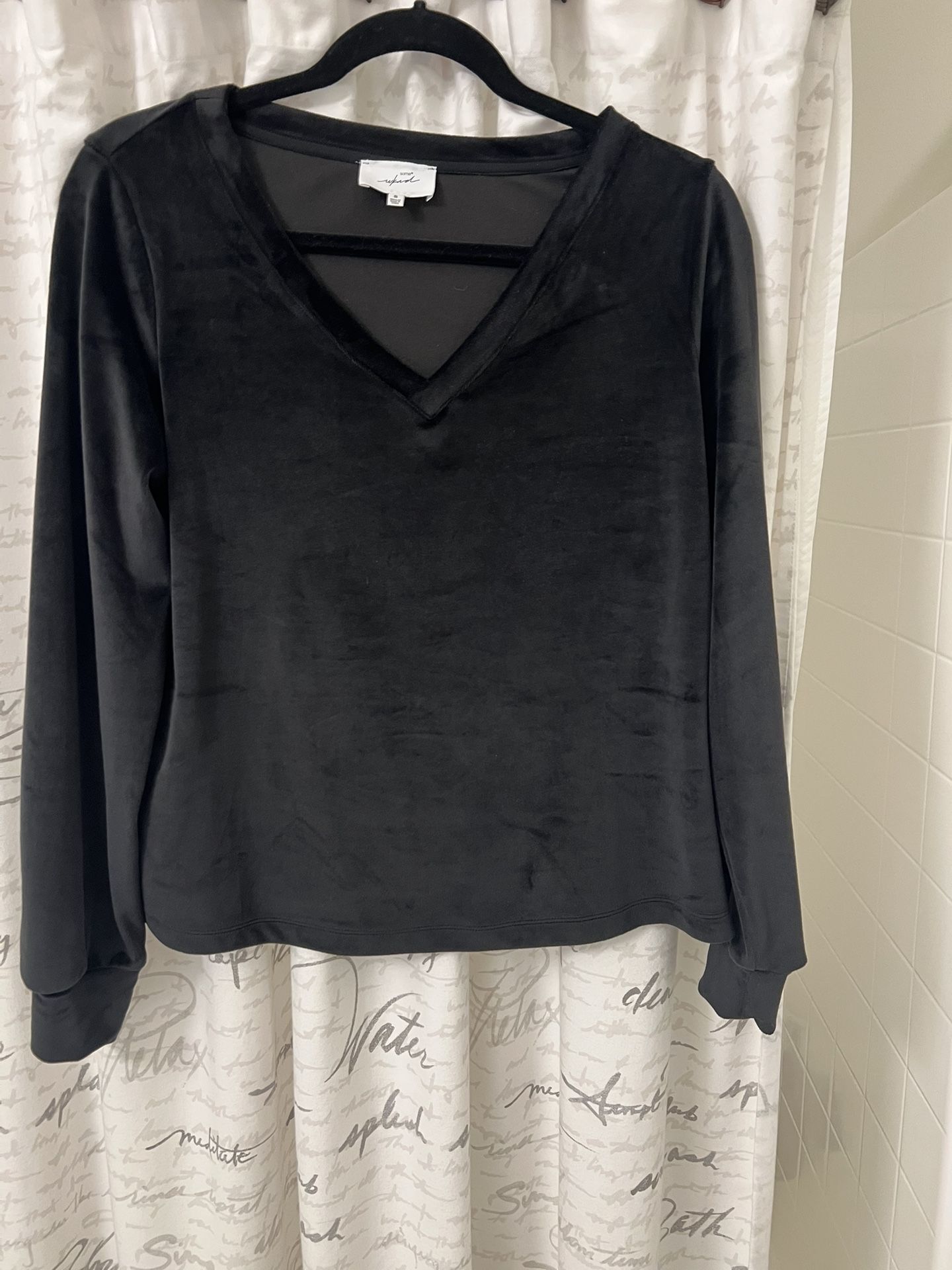 Soma Intimates V Neck Velour Top Size Small
