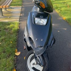 Sundiro 2 Stroke 50cc Moped