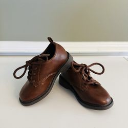 Brown shoes for toddler boys. Size 5