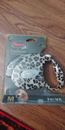 Retractable dog leash